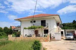 Apartments with a parking space Jelsa, Hvar - 4590 - Pitve