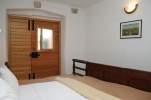 Apartments by the sea Vrboska (Hvar) - 4601