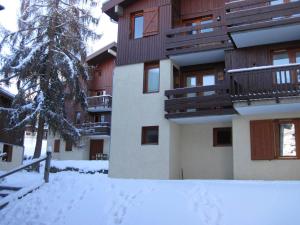 Studio divisible proche centre station avec balcon - FR-1-181-2535