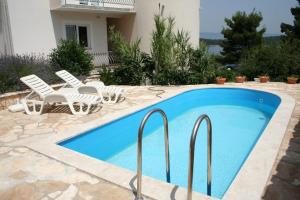 Family friendly apartments with a swimming pool Jelsa, Hvar - 4608