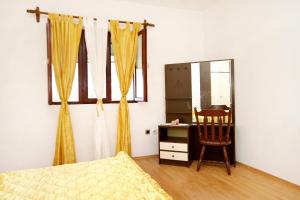 Apartments with a parking space Zavalatica, Korcula - 4420