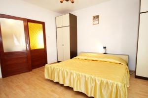 Apartments with a parking space Zavalatica, Korcula - 4420