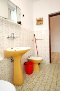 Apartments with a parking space Zavalatica, Korcula - 4420