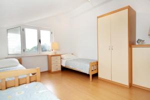 Apartments with parking space Korcula - 4433