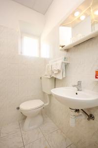 Rooms with a parking space Lumbarda, Korcula - 4436