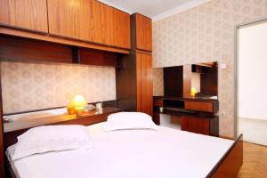 Apartments with parking space Zavalatica, Korcula - 4453