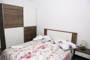 Apartments with parking space Zavalatica, Korcula - 4459