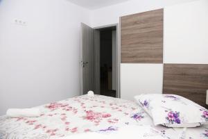 Apartments with parking space Zavalatica, Korcula - 4459