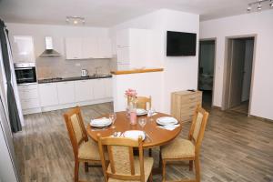 Apartments with parking space Zavalatica, Korcula - 4459