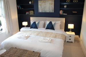 Alma House by 360Stays - Private Garden, Free Parking, Close to Oxford City Centre with Parking