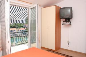 Apartments by the sea Cove Zarace - Gdinj, Hvar - 4598