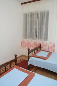 Apartments by the sea Cove Zarace - Gdinj, Hvar - 4598