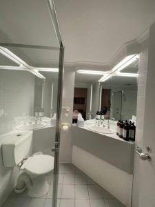 410 247 studio gouger st Ex hotel room in city