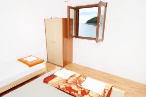 Seaside secluded apartments Cove Skozanje, Hvar - 5713