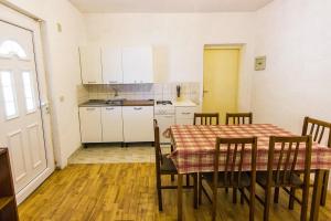 Seaside secluded apartments Cove Skozanje, Hvar - 5713