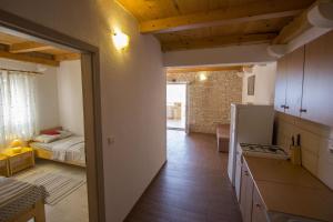 Seaside secluded apartments Cove Skozanje, Hvar - 5713