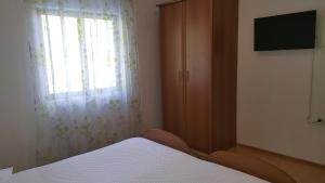 Apartments by the sea Cove Bristova, Hvar - 5716