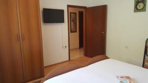 Apartments by the sea Cove Bristova, Hvar - 5716