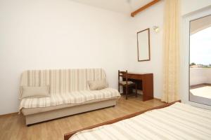 Apartments with a parking space Hvar - 5719