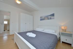 Apartments with parking spaces Bibinje, Zadar - 5761