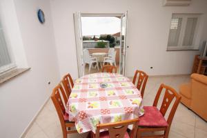 Apartments by the sea Vrsi - Mulo, Zadar - 5860