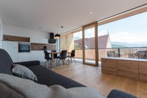 Mesnerhof Chalet with Dolomite view and free indoor parking