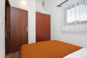 Apartments by the sea Nemira, Omis - 5884