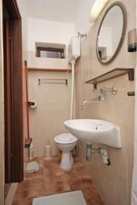 Apartments by the sea Nemira, Omis - 5884