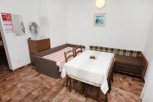 Apartments by the sea Nemira, Omis - 5884