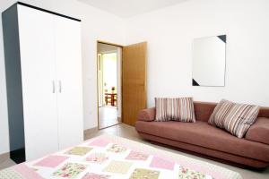 Family-friendly apartments with swimming pool Drage, Biograd - 5904