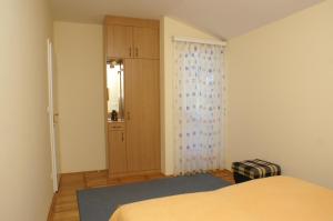 Apartments by the sea Podgora, Makarska - 4330