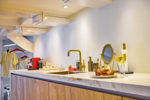 Studio next to Skinny Bridge near Rembrandtsquare