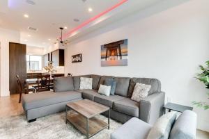 Modern 4 Bedroom Charmer w/ Rooftop Deck #2 - Ville, Los Angeles