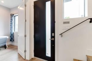 Luxury Modern 4 Bedroom 3 Bathroom Home with Rooftop Deck #2