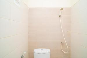 RedDoorz Syariah near Marvel City Mall 2