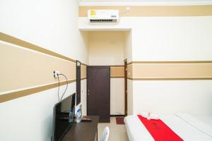 RedDoorz Syariah near Marvel City Mall 2