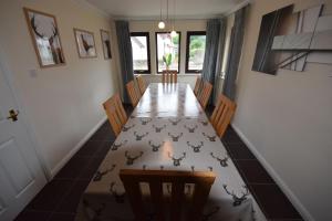 Ridgeview Villa - Partial loch view