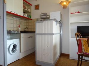 F2 Mezzanine avec Piscine, Parking et Climatisation à Palavas, Proche Plage et Centre-Ville - FR-1-559-8