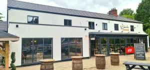 The Waterside Bar, Rooms & Restaurant - 斯温顿