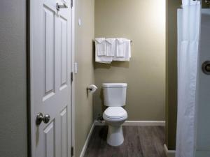 Queen Room - Non-Smoking room in Rodeway Inn & Suites
