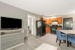 Best Western Plus Cleveland Inn & Suites