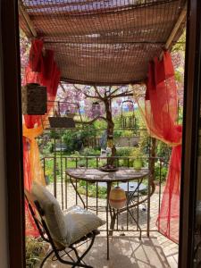 B&B / Chambres d'hotes LA MAISON D'IVONA : Chambre Double - Vue sur Jardin