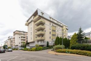 Pleasant Apartment with Terrace Cracow by Renters