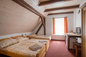 Triple Room with Bathroom - Annex room in Pension Herman