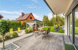 Cozy Home In Nowecin With Kitchen