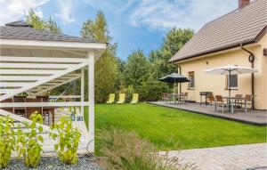 Cozy Home In Nowecin With Kitchen