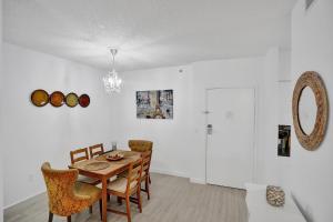 Yacht Club Newly renovated parking included