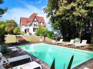 Villa avec vue et piscine à moins d 1h de Paris