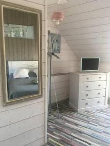 Maisons d'hotes Domaine de La Ville Suzanne - Chambres d'hotes, Roulottes et Cabanes : photos des chambres