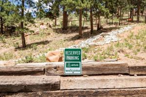 Private Hot Tub Overlooking Pikes Peak